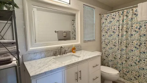 Deluxe Cabin — image 2 of 4