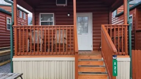 Chalet- sleeps 4 — image 2 of 12