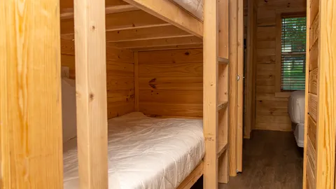 Rosa Cabin — image 2 of 8