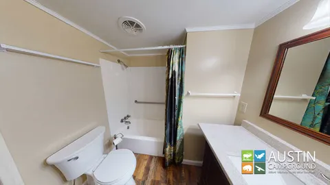 Deluxe Cabin - Bear Den — image 2 of 5