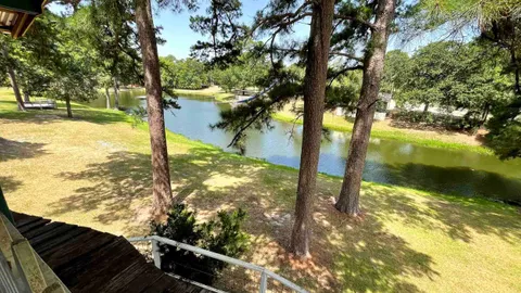 Cabin 06 — image 2 of 12