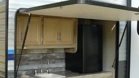 Non-waterfront with trailer (Catalina 1) — image 2 of 5