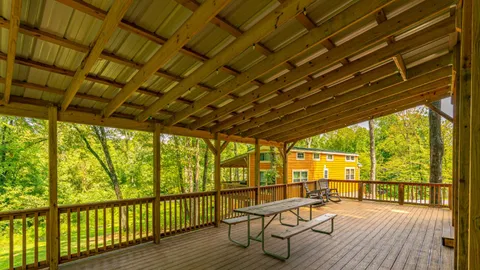 Christmas Cabin — image 11 of 11