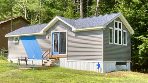 THE BLUE HERON - YEAR ROUND VACATION RENTAL — image 1 of 12