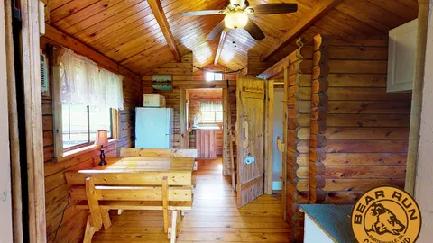 Deluxe Pet Friendly Cabin — image 2 of 7