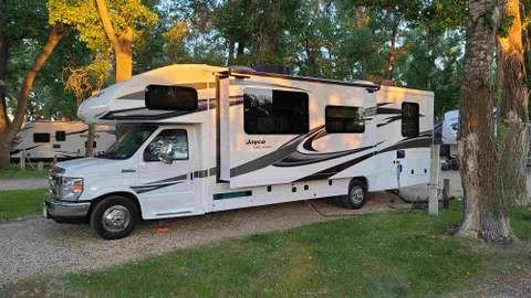Pull-Through Full Hookup RV Site — image 1 of 2