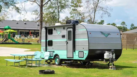 Retro RV (4 Sleeper) — image 1 of 7