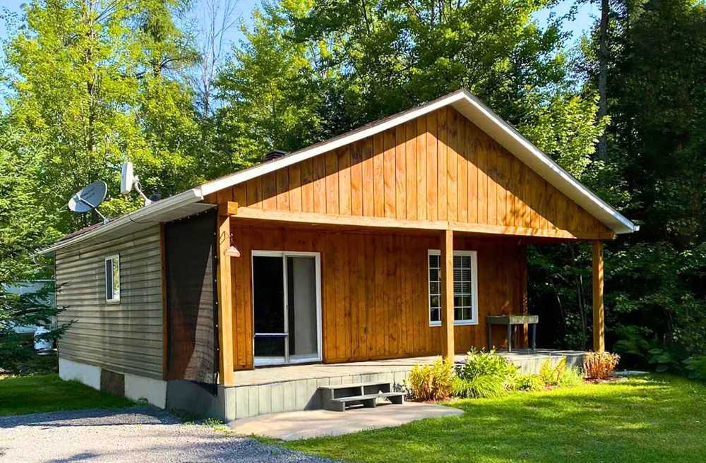 Ottawa East, Alfred, Ontario - Main Photo