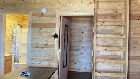 Cabin — image 4 of 4