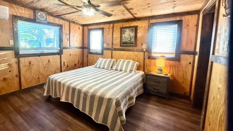 Cabin 6 — image 9 of 9