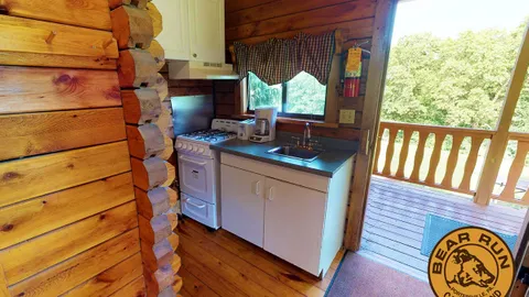 Deluxe Pet Friendly Cabin — image 2 of 7