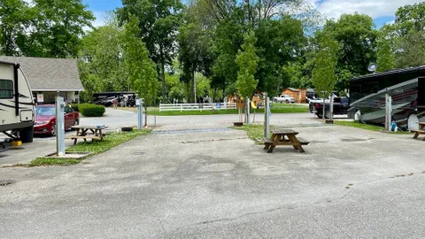 [50/30 Amp FHU] Asphalt Pad Pull-Through Site — image 2 of 2