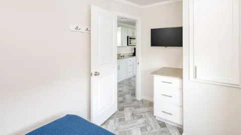 Scenic View Deluxe Cottages - 2 Bedroom — image 2 of 17