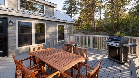 Yogi Bear™ Cabin — image 2 of 8