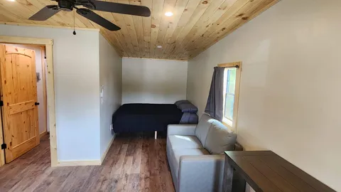 Cabin 4 — image 2 of 8