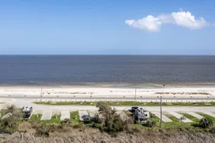 Bay St. Louis Beachfront RV Park – photo 4