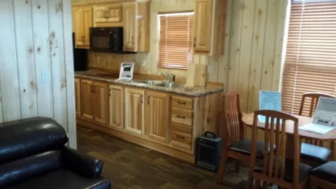 Deluxe Cabin — image 2 of 6