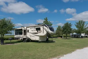 Great Escapes RV Park at Elgin – photo 3