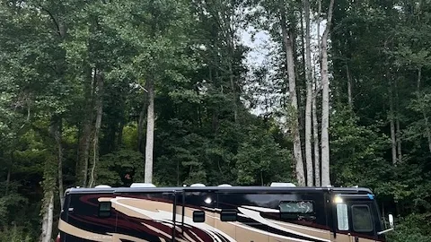30/50 AMP Pull-Through RV Sites with Sewer — image 7 of 7