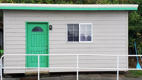 Cabin — image 1 of 4