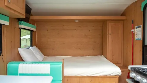 Retro RV (4 Sleeper) — image 7 of 7
