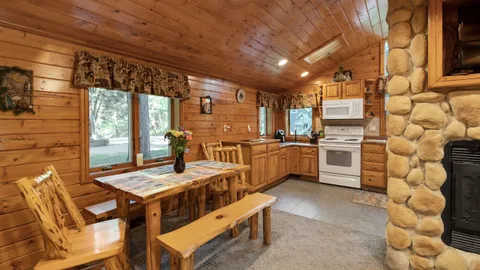 Tall Pines Vacation Home — image 9 of 9