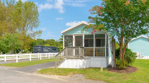 Main Deck Premium Cottage — image 1 of 8