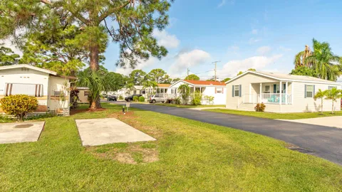 Economy Full Hookup RV Site — image 1 of 2
