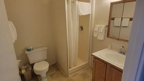 1 Bed + Kitchen Motel Room — image 2 of 2