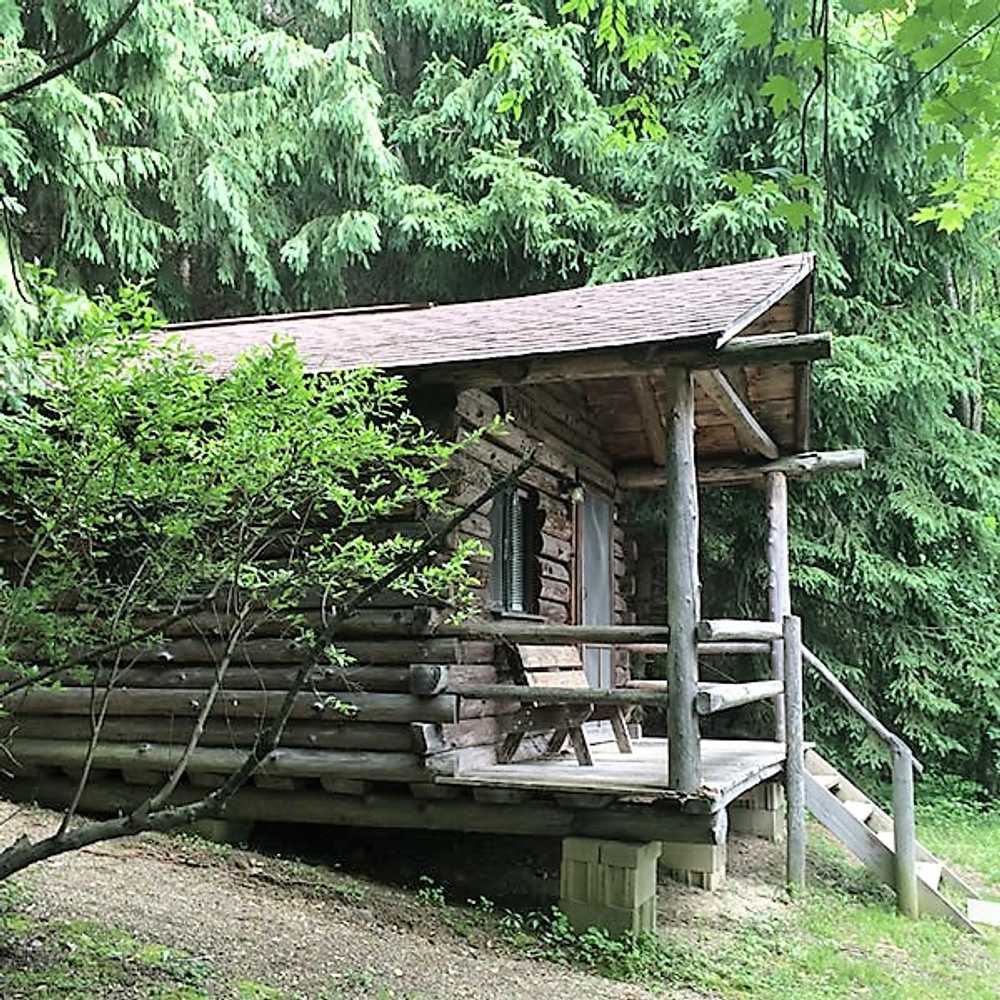 Log Cabins with Restrooms