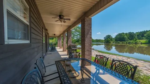 Lakeside Lodge — image 1 of 10