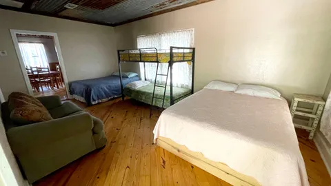 Cabin 14 — image 2 of 6