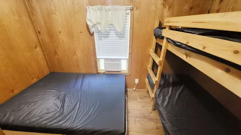 Delaware Cabin — image 2 of 8