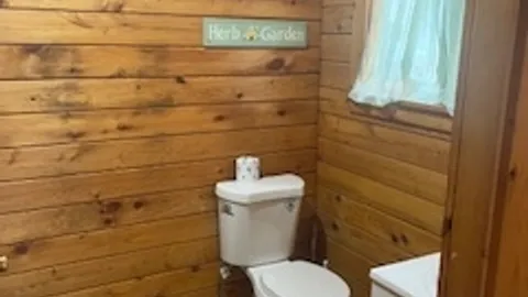 Deluxe Cabin — image 2 of 7