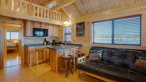 Cabin — image 2 of 10