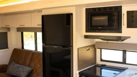 30' Surveyor - Sleeps 4-6 — image 2 of 8