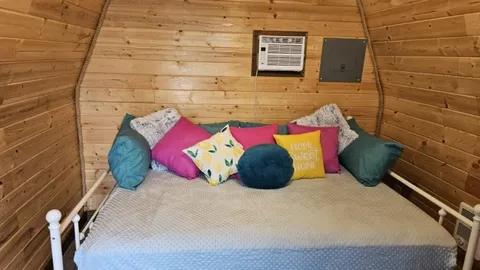Sleeping Cabin - Pond View (sleeps 4) — image 7 of 7