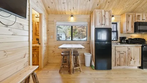 Yogi Bear™ Deluxe Cabin — image 9 of 9