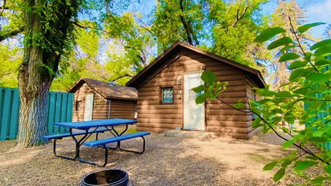 Cabin 04 — image 1 of 4