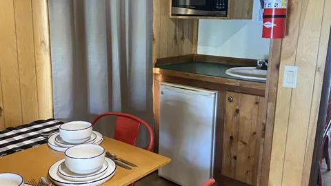 Lake View Cabin — image 2 of 5