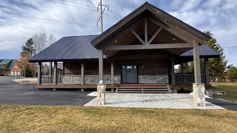 Golf Course Reunion Cabin - Pet Free Cabin — image 1 of 3