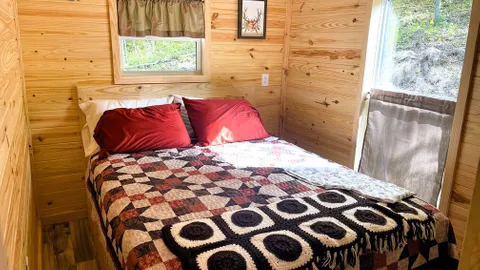 Lakeview Cabin — image 7 of 7