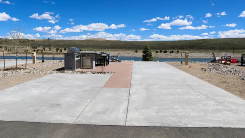 Premium Lakefront RV Site Full Hookup 30/50 Back in — image 1 of 4