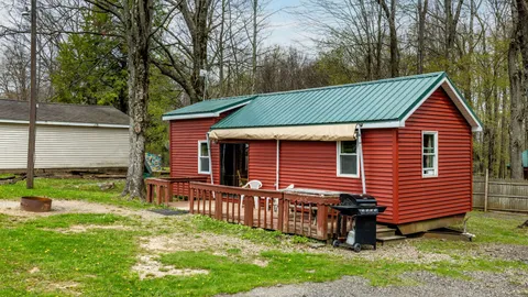 2BR Cottage — image 2 of 11