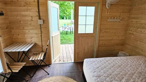 Cabin — image 2 of 4