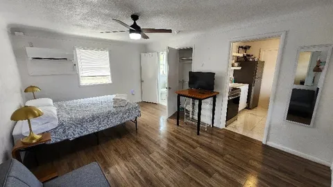 Lakeview Cove Premium Studio with Kitchen - 18 — image 1 of 7