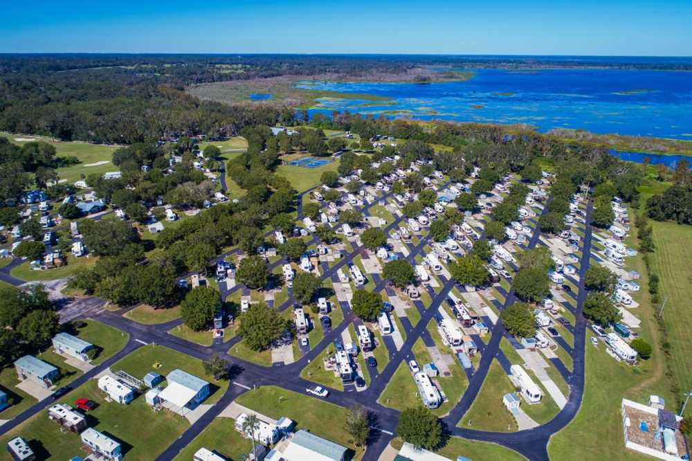 Escape to Sunshine and Southern Charm: Dixieland RV Park, Florida
