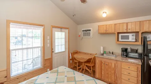 Studio Classic Duplex Queen — image 2 of 6