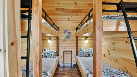 Deluxe Cabin #3 - Sleeps 8 — image 2 of 6