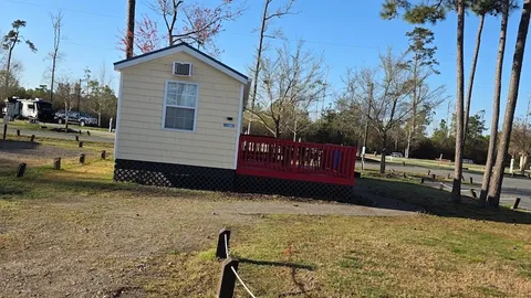 Pet Friendly 2 Bedroom Cottage — image 2 of 5